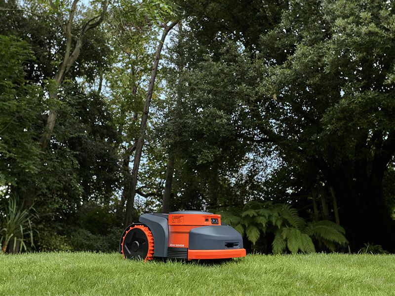 Höchste Präzision für komplexe Rasenflächen