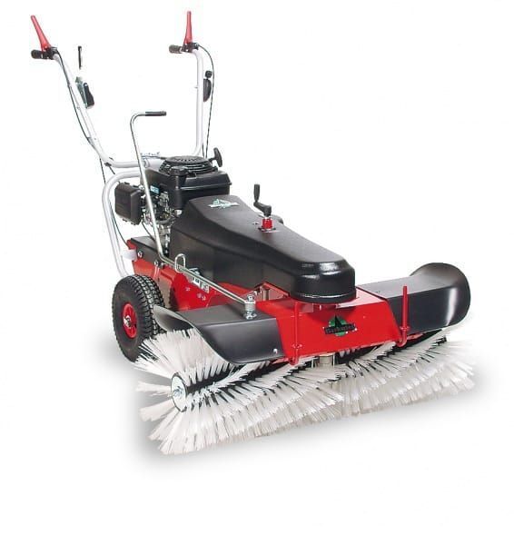 Kehrmaschine mit Schneekehrbürsten