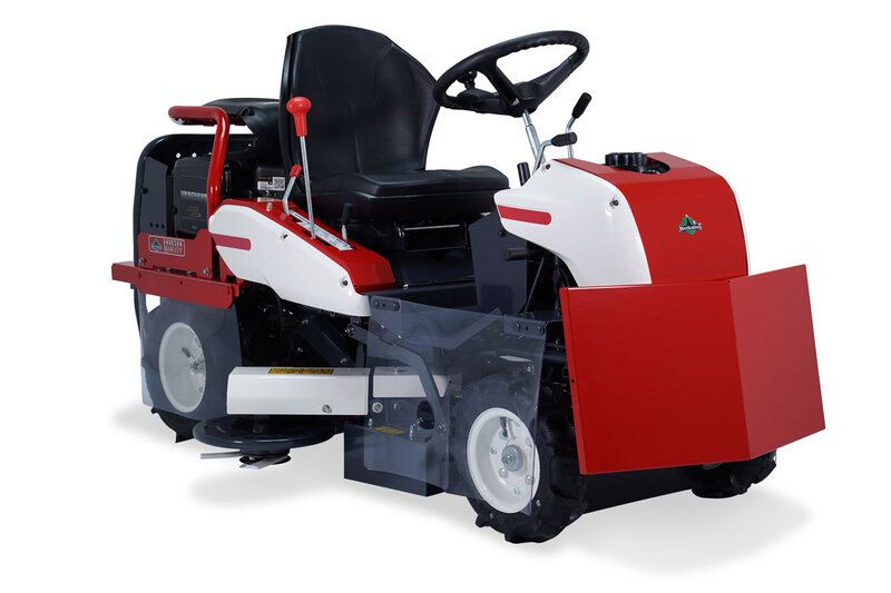 Aufsitzgestrüppmäher mit Seitenausleger